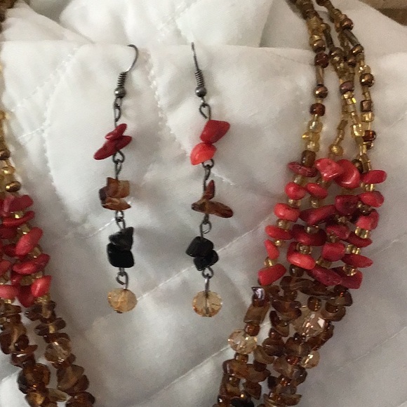 C G designs necklace and earrings - Picture 3 of 4